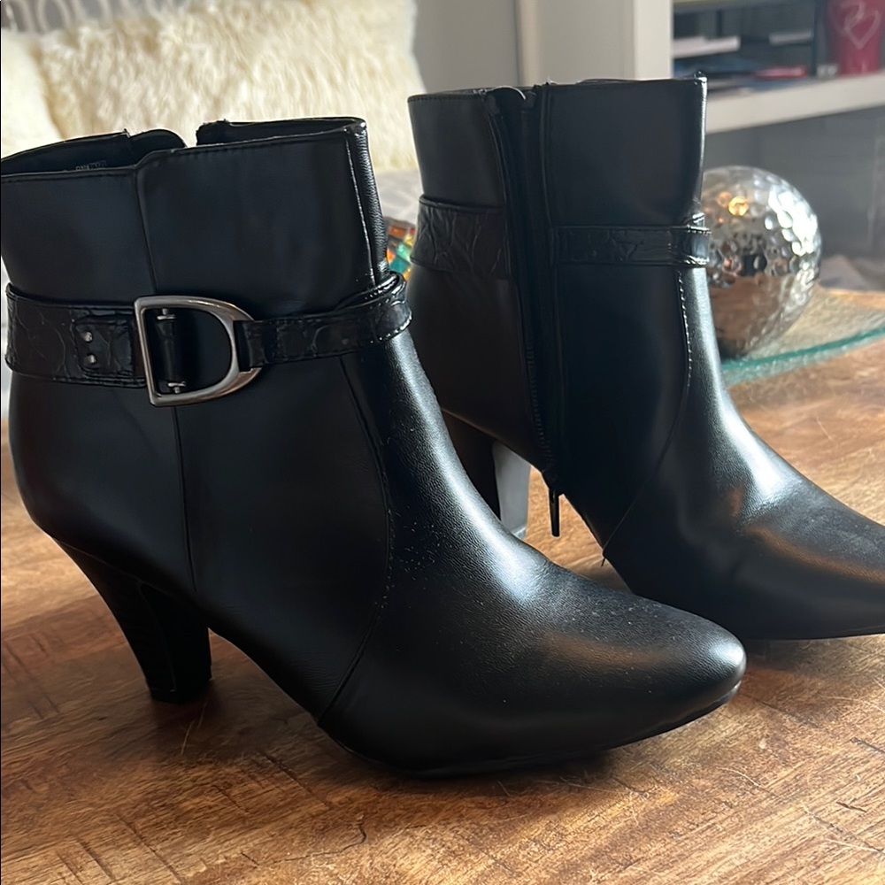 Croft & Barrow Black Heeled Boots with Textured Shaft